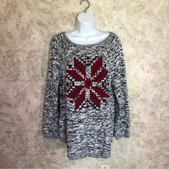 Style & Co. Sweaters - Style & co.Black & White Big Flower Sweater
